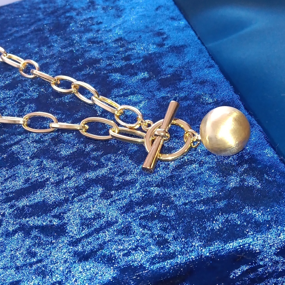 Necklace with Big Big pendant earrings